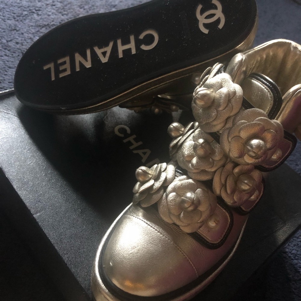Chanel sneakers size 39.5